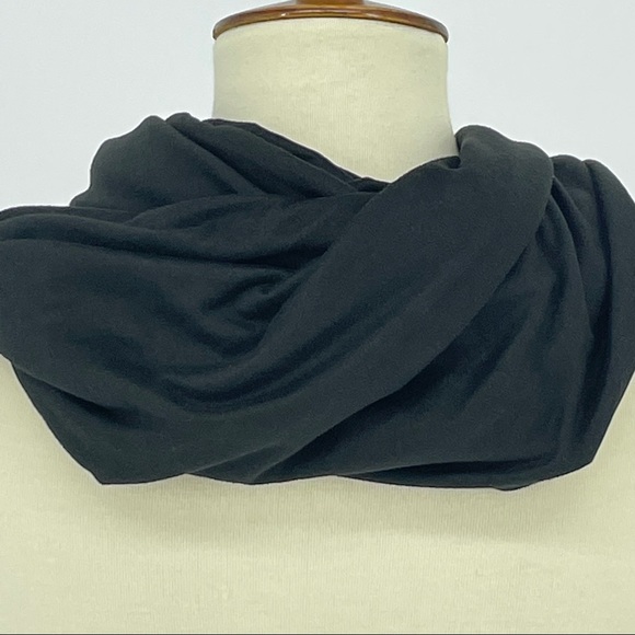 BEYOND YOGA NWT POCKET INFINITY SCARF BLACK ATHLETIC ACTIVE WINTER - Picture 7 of 11